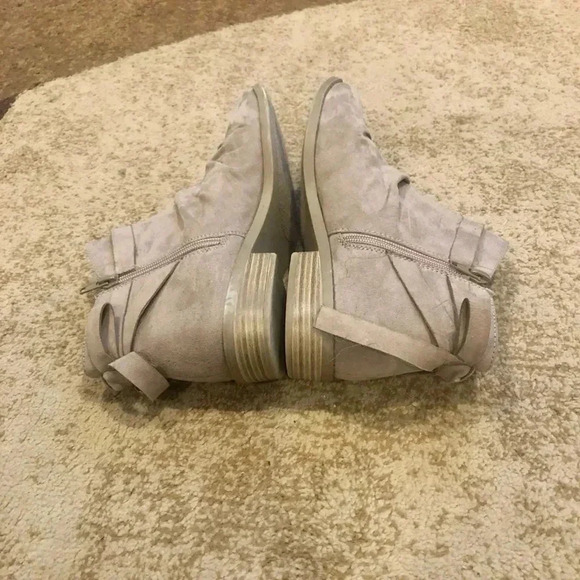 Sugar/beige rankle boots- 7.5 - Picture 3 of 5